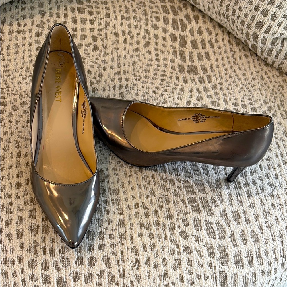 NINE WEST PEWTER POINTY TOE PUMP